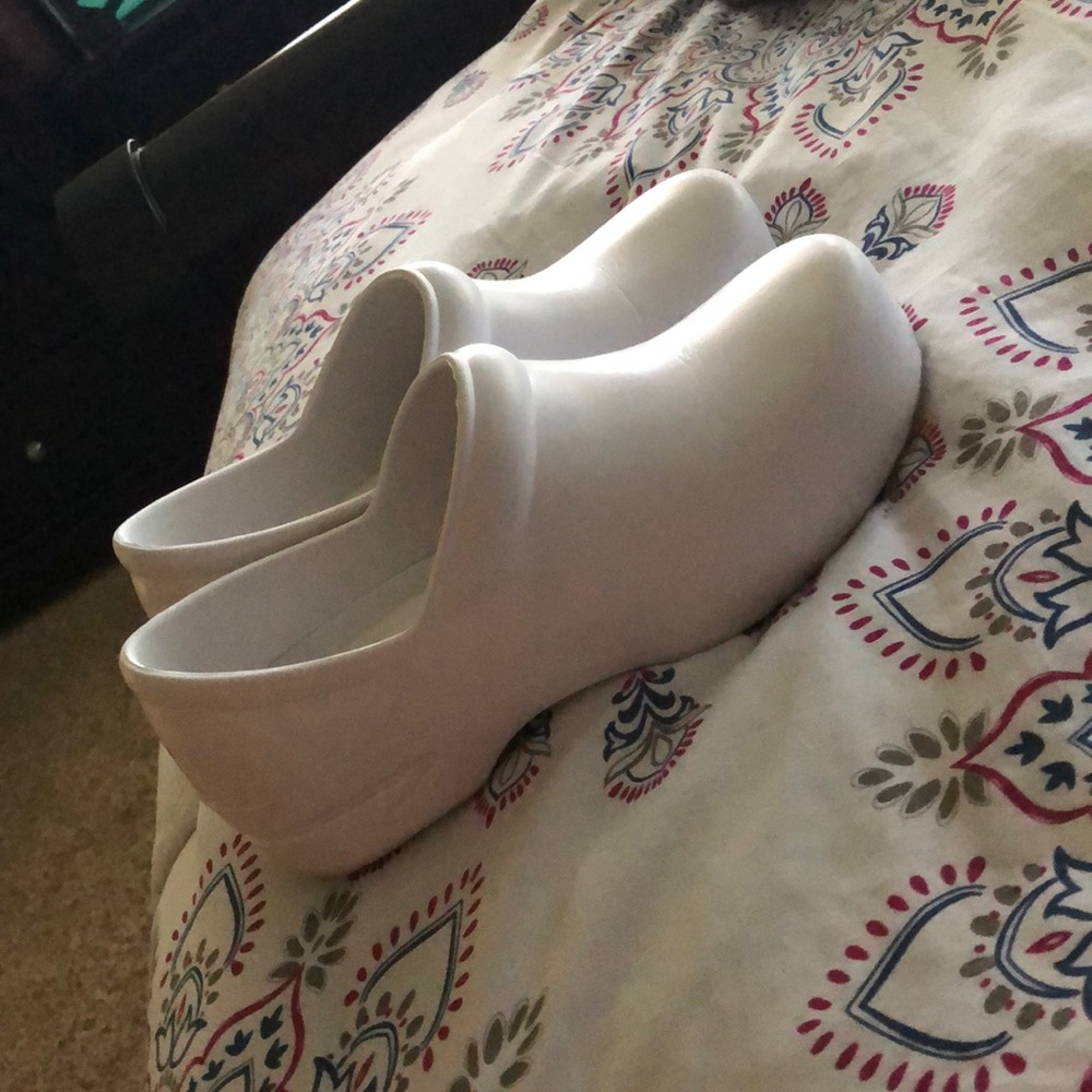 Nursing shoes